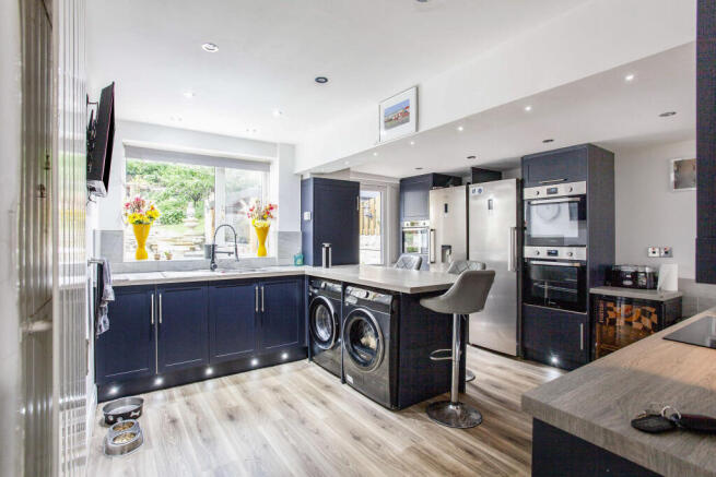 3 bed Semi-Detached for sale Image 9