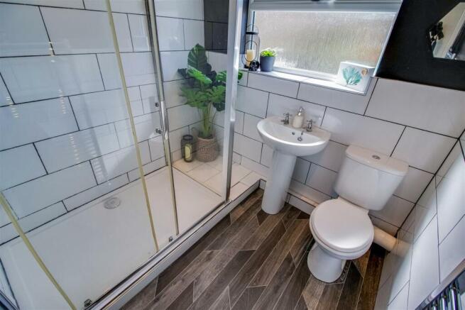 SHOWER ROOM/W.C.