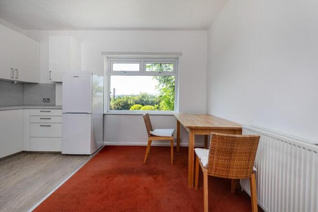 3 bed Semi-Detached to rent Image 6