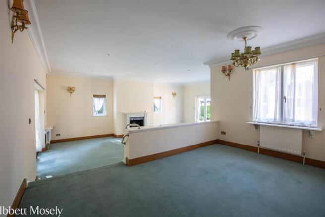 40 Dining Room.jpg