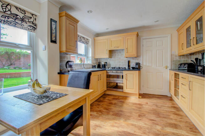 Kitchen / Breakfast Room (2)