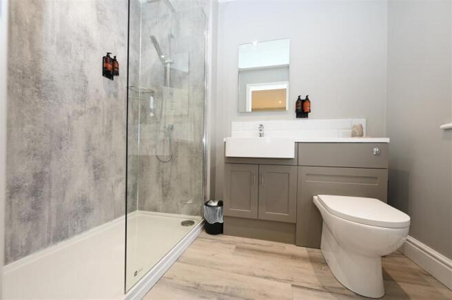 2 bed Apartment for sale Image 11