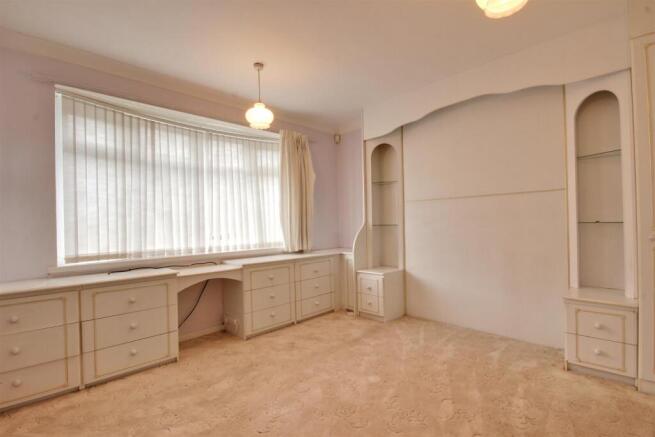 2 bed Semi-Detached Bungalow for sale Image 8