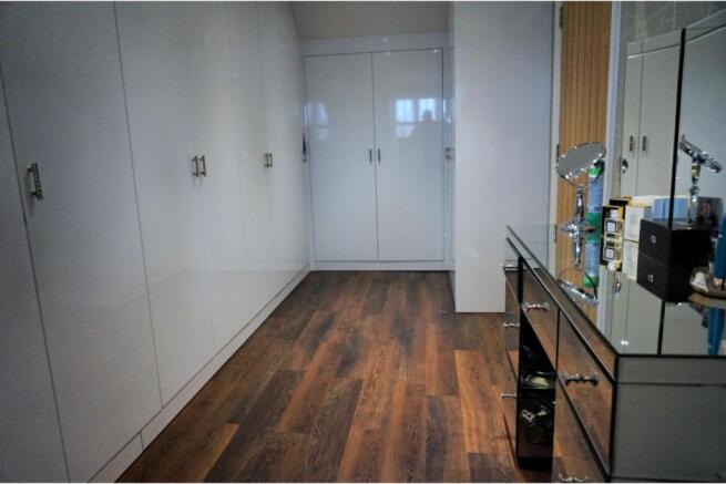 Dressing Room/Bed 5