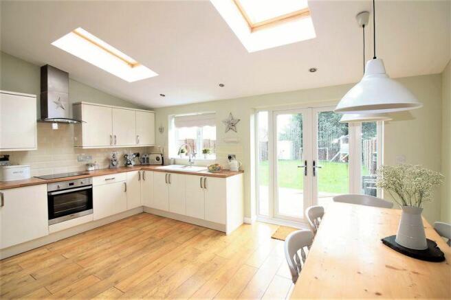 Kitchen / Dini...