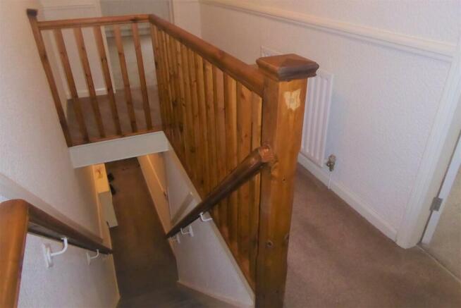 1ST FLOOR LANDING