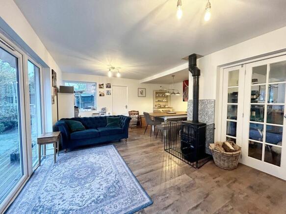 DINING/FAMILY ROOM