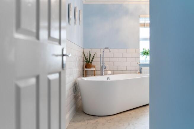 Bath suite