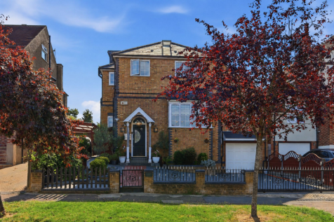 Dukes Avenue, Theydon Bois, CM16