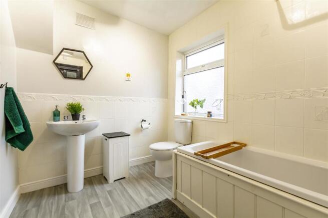 Bathroom (2)-HDR copy.jpg