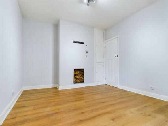 3 bed Semi-Detached to rent Image 4