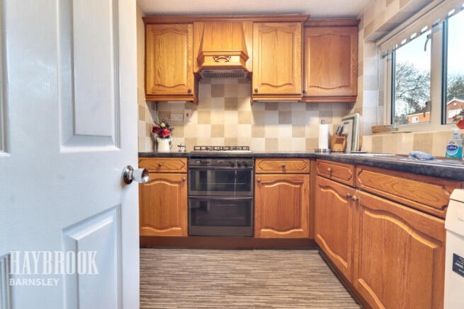 4 bed Detached for sale Image 5
