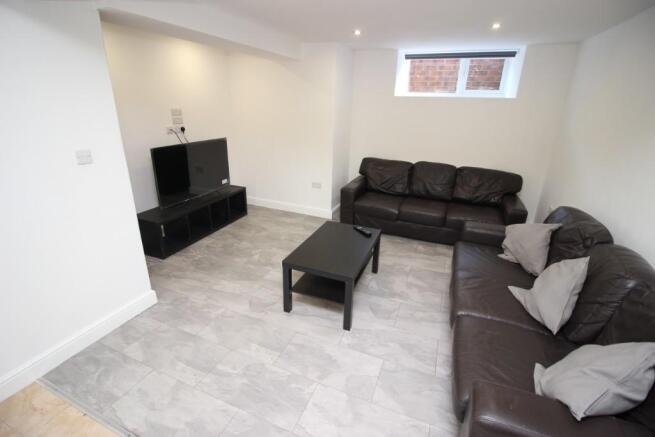 6 bed Terraced to rent Image 7