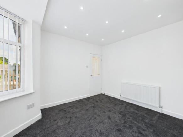 3 bed House to rent Image 4