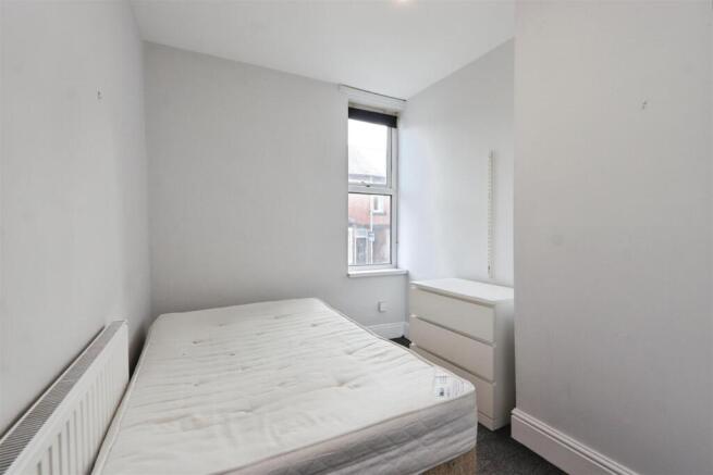5 bed Terraced for sale Image 9