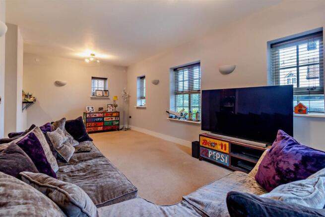 2 bed Apartment for sale Image 8