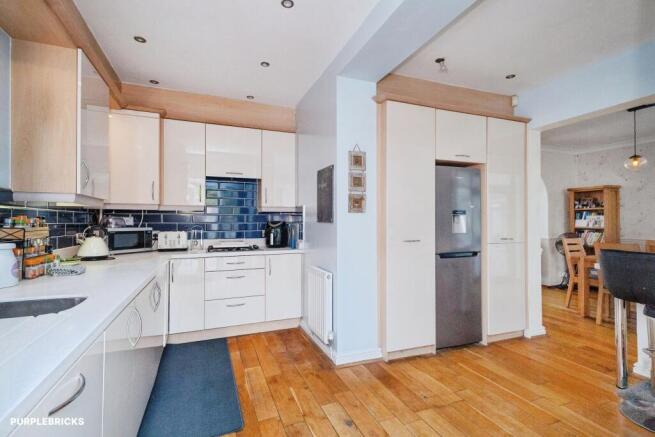 4 bed Semi-Detached for sale Image 11