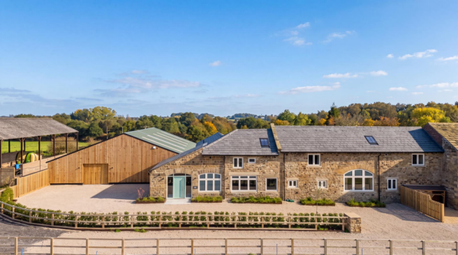 6 bed Link Detached House for sale in leeds