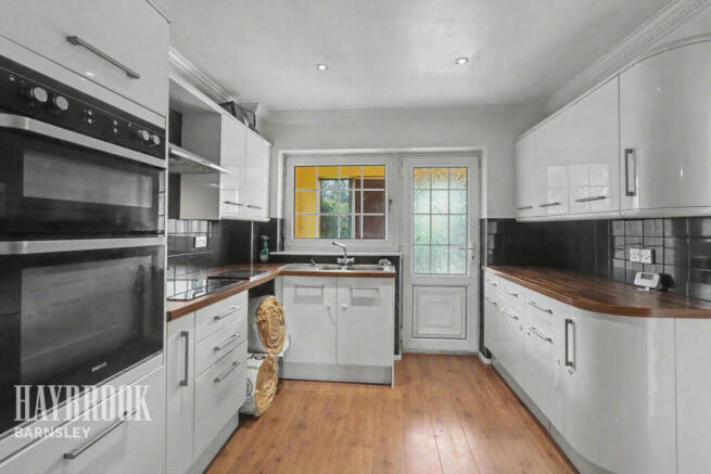 4 bed Semi-Detached for sale Image 8