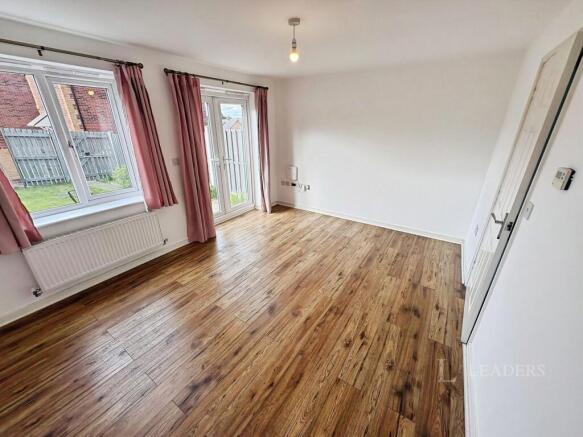 3 bed Semi-Detached to rent Image 5