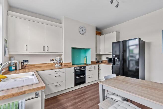 3 bed House for sale Image 5