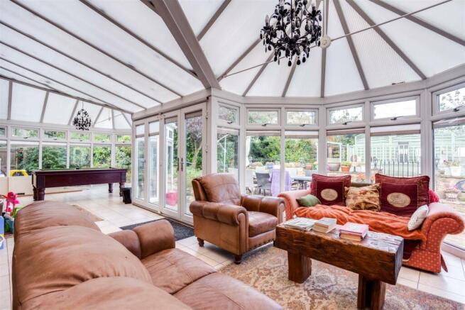 5 bed Detached for sale Image 10
