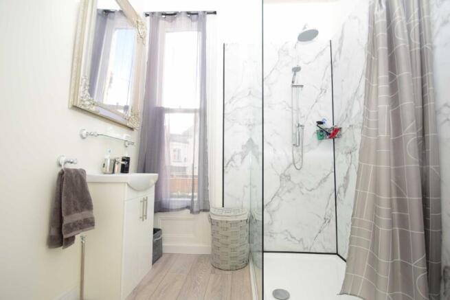 1 bed Apartment to rent Image 6