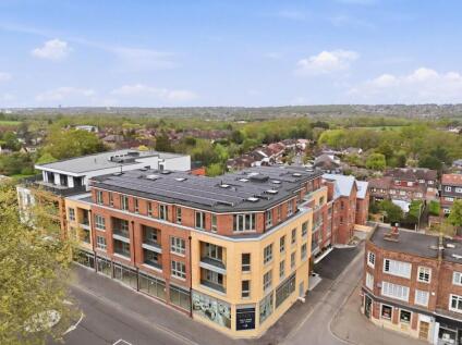 High Road, Chigwell, IG7