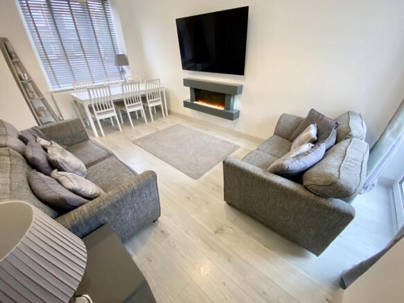 Lounge/Dining Room