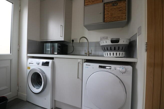 5 bed Detached to rent Image 10