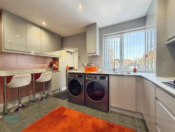 2 bed Terraced for sale Image 2