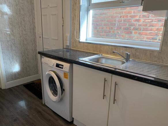 3 bed House of Multiple Occupation to rent Image 4