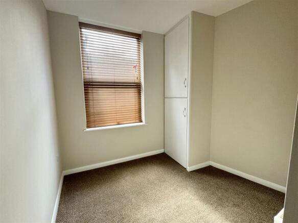 1 bed Ground Flat to rent Image 4