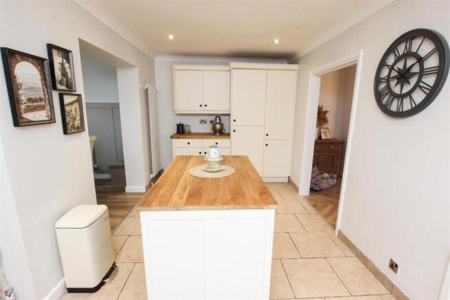 OPEN PLAN LIVING/ DINING/ KITCHEN