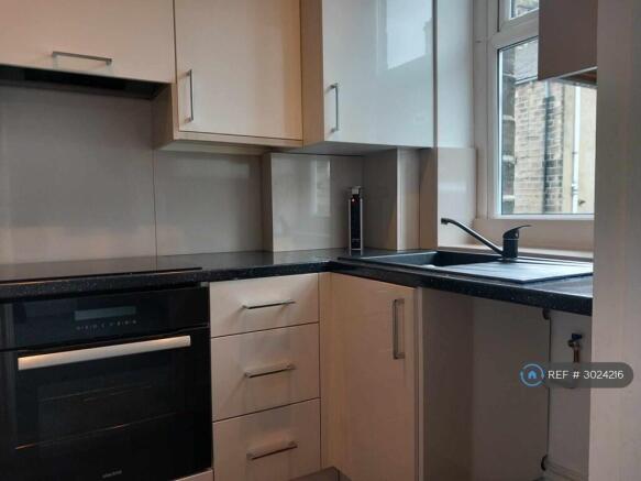 2 bed Terraced to rent Image 4