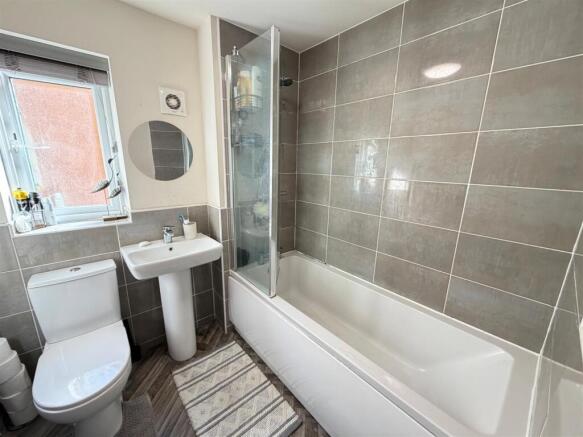 2 bed Semi-Detached to rent Image 4