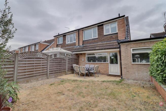 3 bed Semi-Detached for sale Image 4