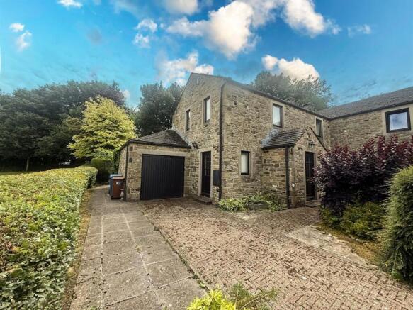 3 bed Semi-Detached for sale Image 2