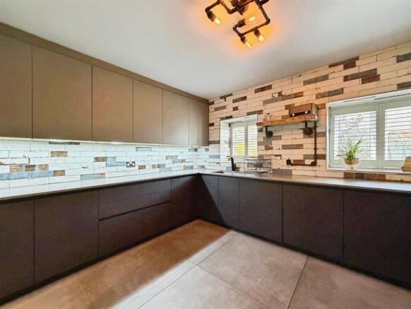 3 bed Barn Conversion for sale Image 11