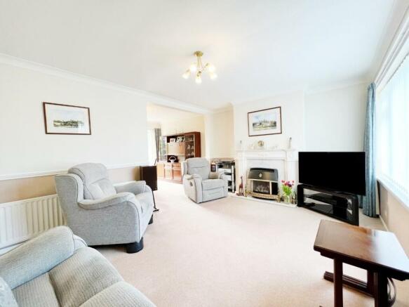 Lounge pic 3.jpg