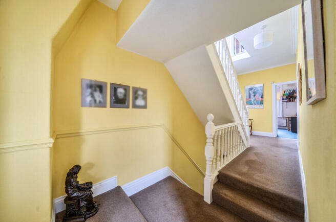 5 bed Detached for sale Image 8
