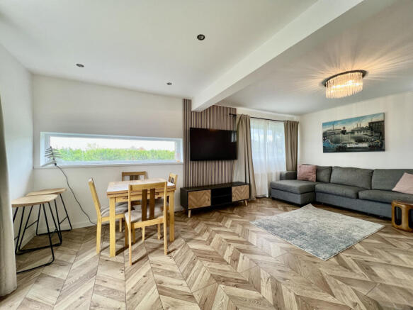 5 bed Detached to rent Image 4