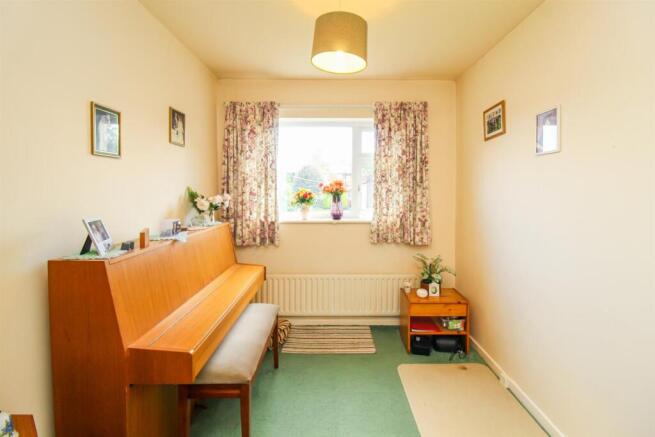 2 bed Semi-Detached Bungalow for sale Image 6