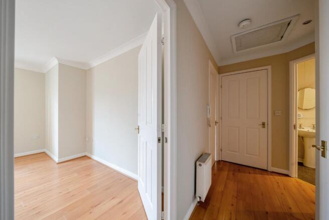 2 bed Flat for sale Image 8