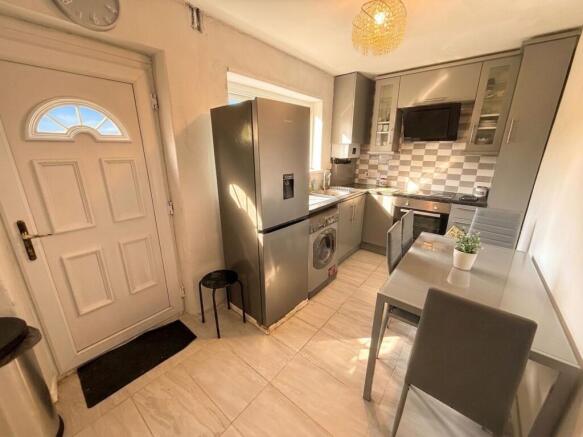 3 bed Semi-Detached for sale Image 5
