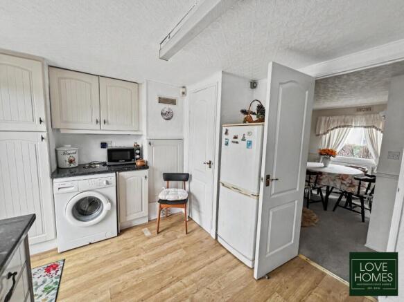 Austin Way, Carr Bridge Residential Park, Blackpool, Lancashire, FY4 5RQ photo 4