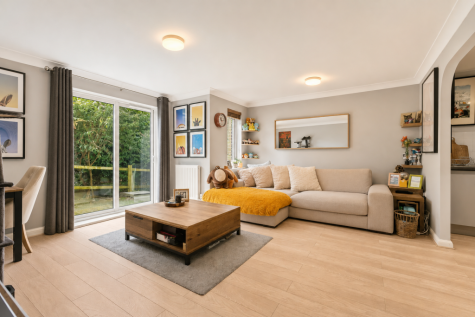 Kingston Square, Buffers Lane, Leatherhead, Surrey, KT22 7XP