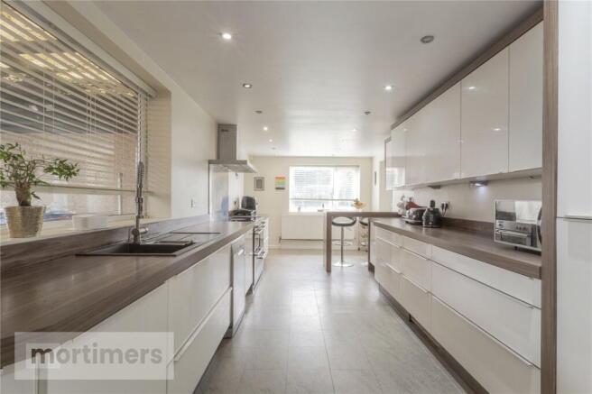 Kitchen/ Breakfast