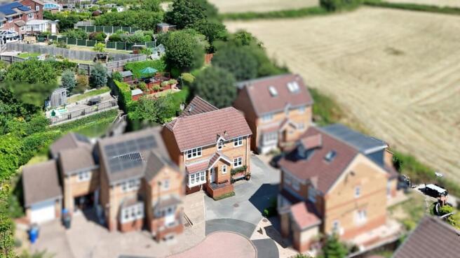 4 bed Detached for sale Image 8