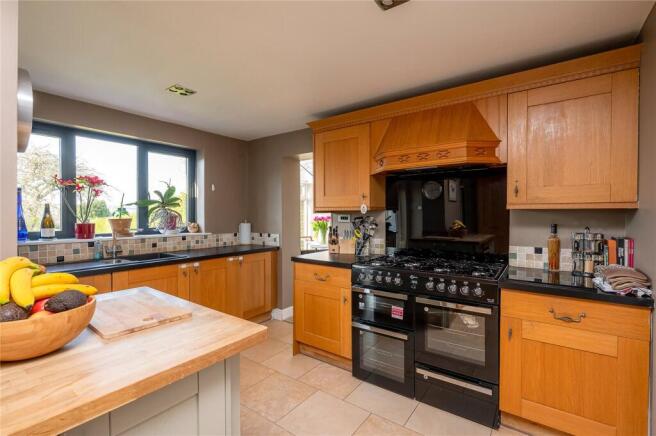 4 bed Semi-Detached for sale Image 9